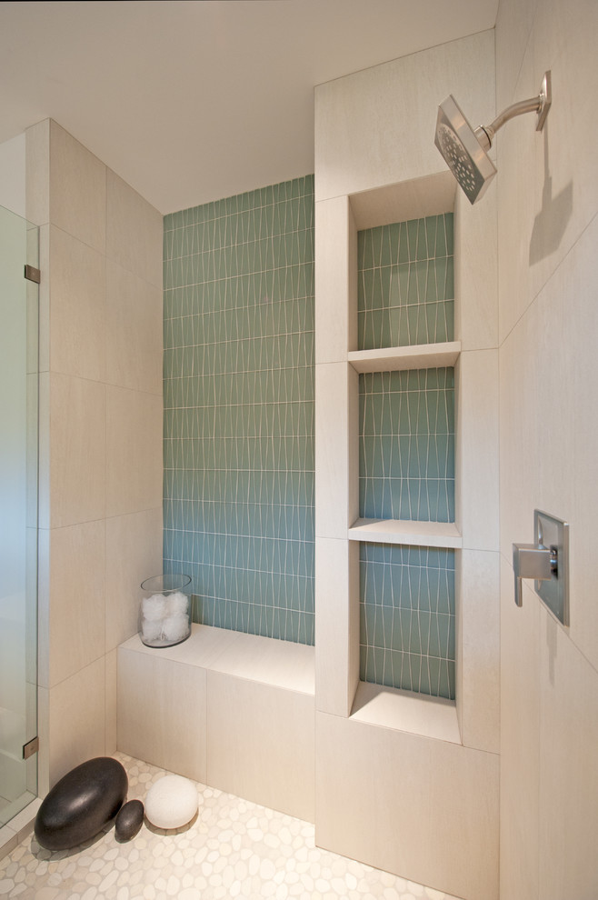 バンクーバーにあるコンテンポラリースタイルのおしゃれな浴室の写真