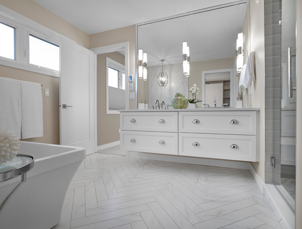 Inspiration for a mid-sized contemporary master gray tile and subway tile porcelain tile and white floor bathroom remodel in Edmonton with shaker cabinets, white cabinets, a two-piece toilet, beige walls, an undermount sink, quartz countertops and a hinged shower door