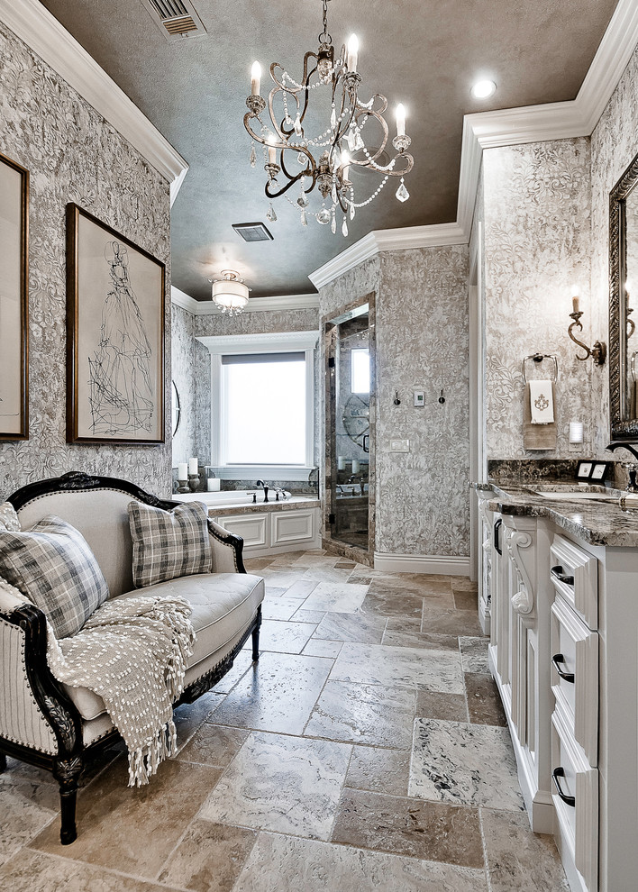 На фото: большая главная ванная комната в классическом стиле с фасадами с выступающей филенкой, белыми фасадами, накладной ванной, душем в нише, раздельным унитазом, разноцветными стенами, полом из керамогранита, врезной раковиной, столешницей из гранита, разноцветным полом, душем с распашными дверями и разноцветной столешницей с