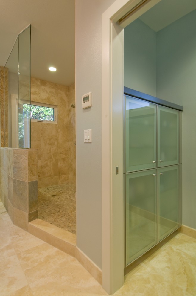 Idee per una stanza da bagno minimal con doccia aperta