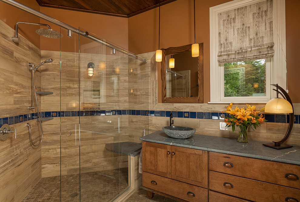 Klassisches Duschbad mit Aufsatzwaschbecken, flächenbündigen Schrankfronten, hellbraunen Holzschränken, Eckdusche, farbigen Fliesen und oranger Wandfarbe in Portland Maine