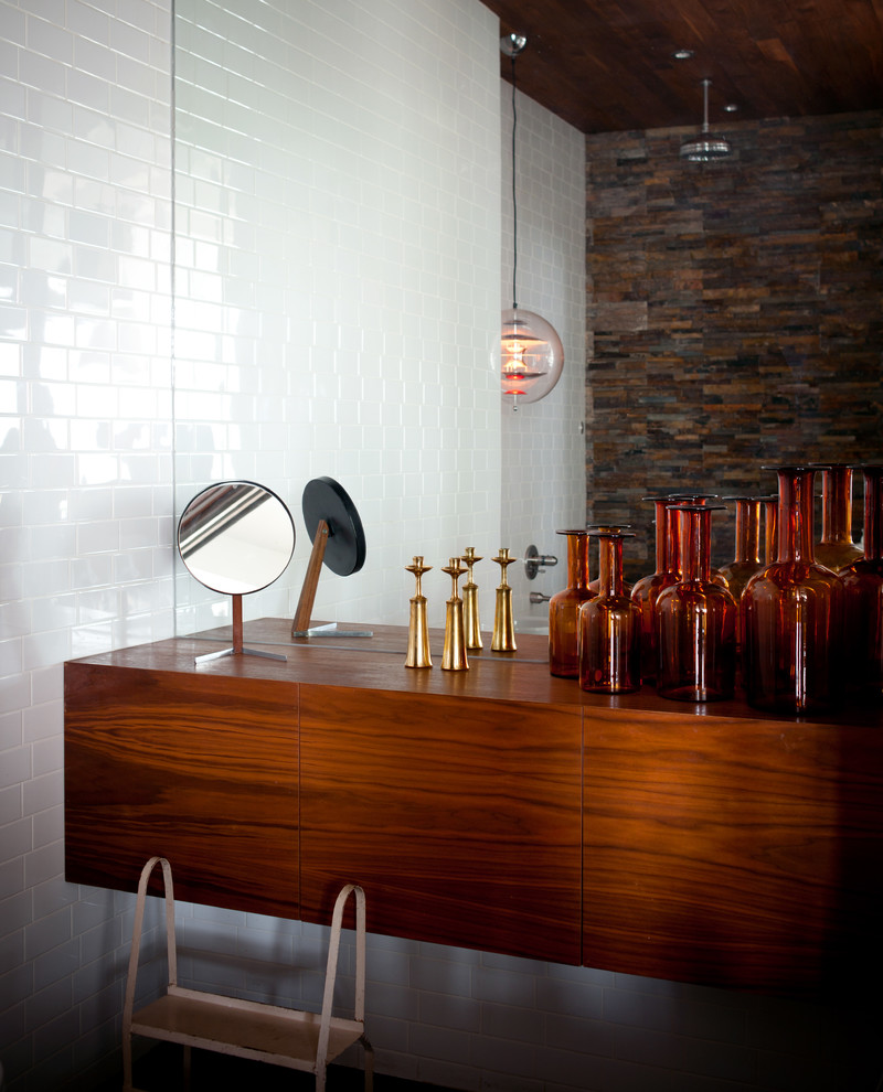 Idée de décoration pour une salle de bain urbaine.