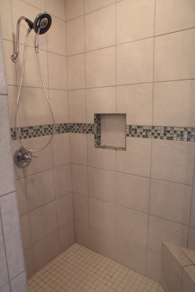 Cette photo montre une salle de bain moderne.
