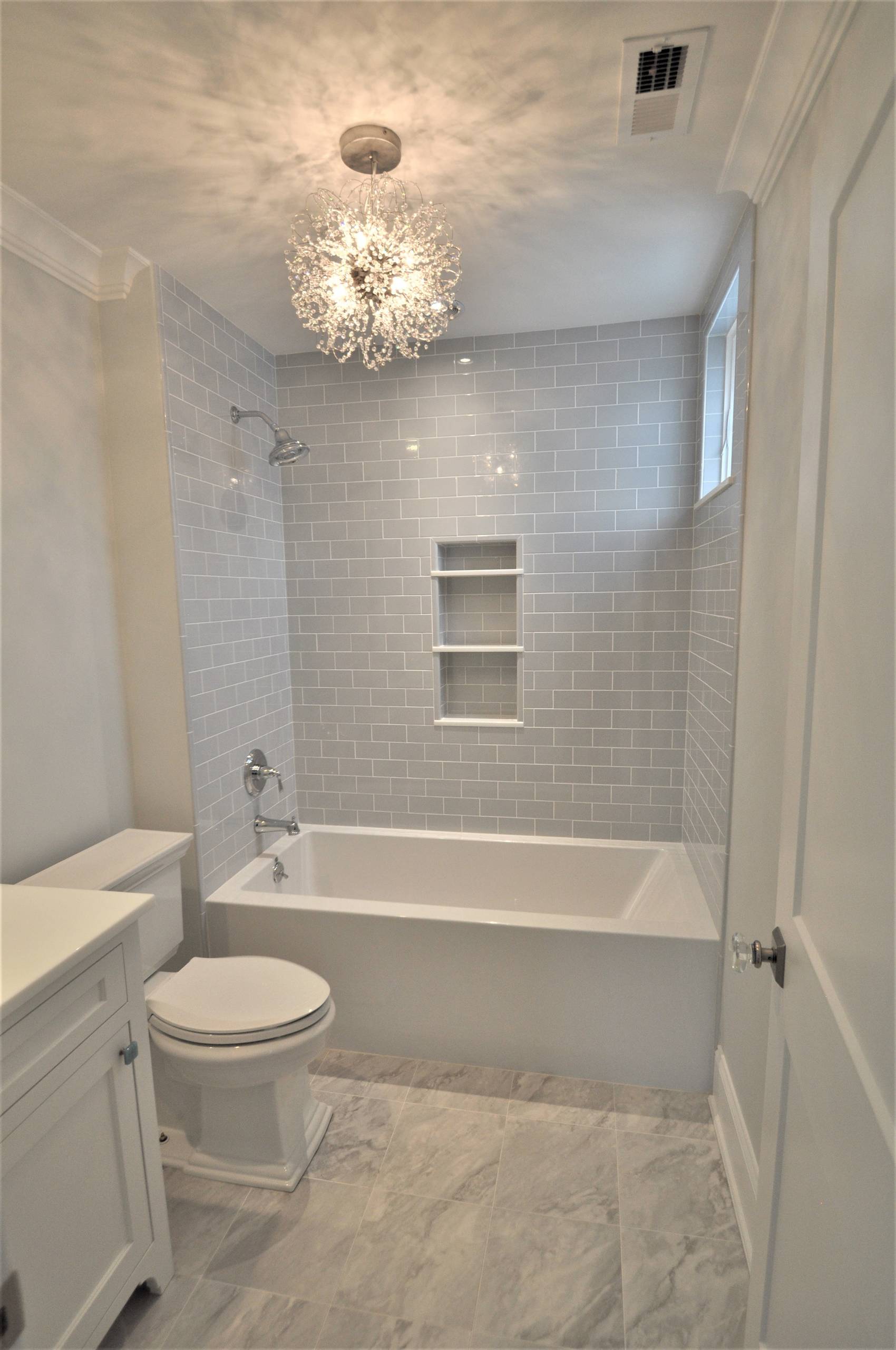 75 Beautiful Small Bathroom Pictures Ideas August 2021 Houzz