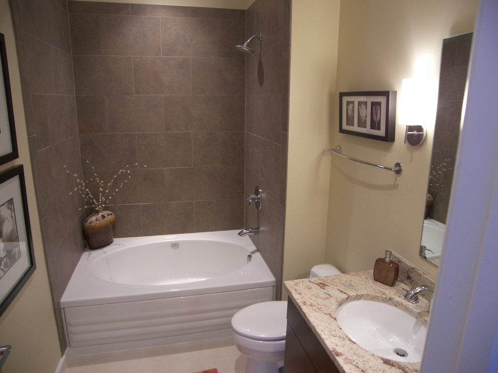 This is an example of a contemporary bathroom in Columbus.