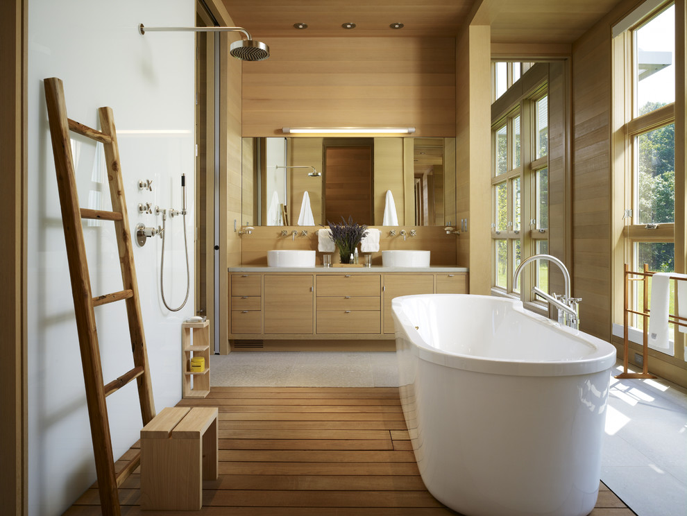 Пример оригинального дизайна: ванная комната в современном стиле с открытым душем