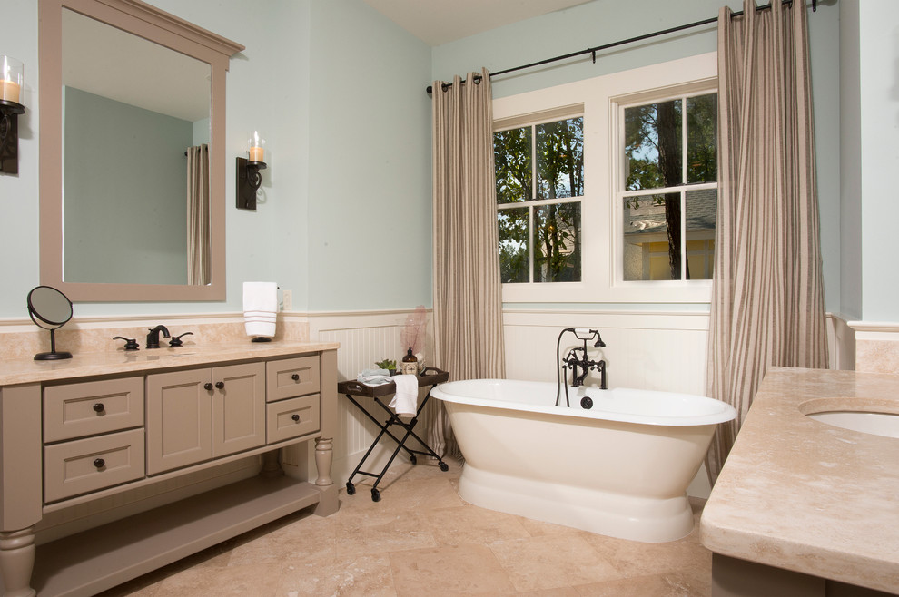 Example of a classic bathroom design in Charleston