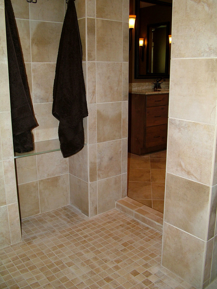 This is an example of a traditional bathroom in Grand Rapids.