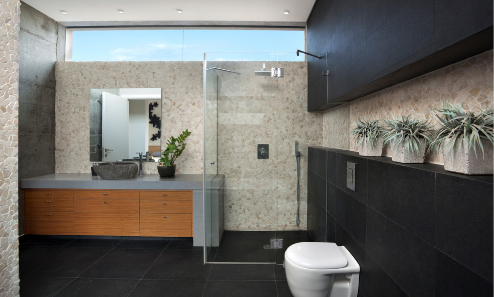 Contemporary bathroom in Tel Aviv.