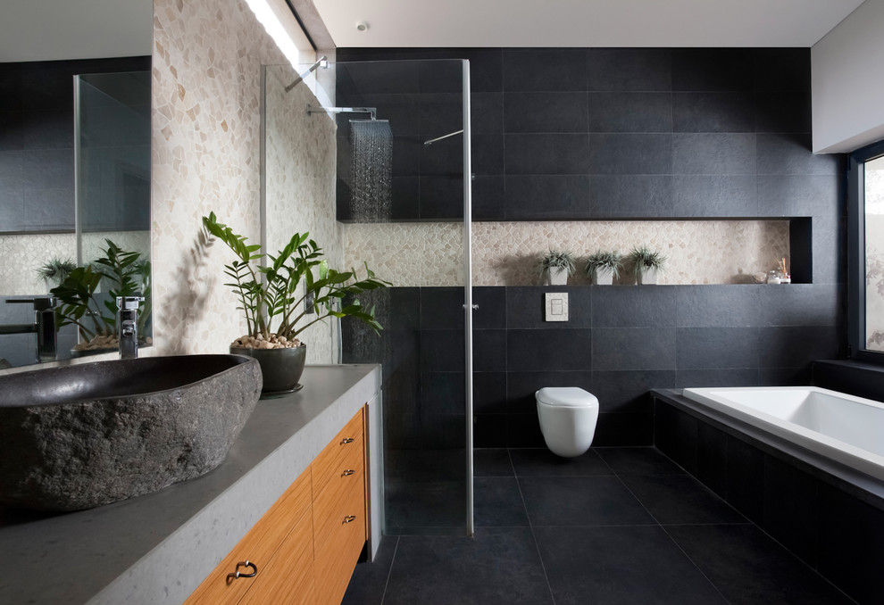 Diseño de cuarto de baño contemporáneo con piedra