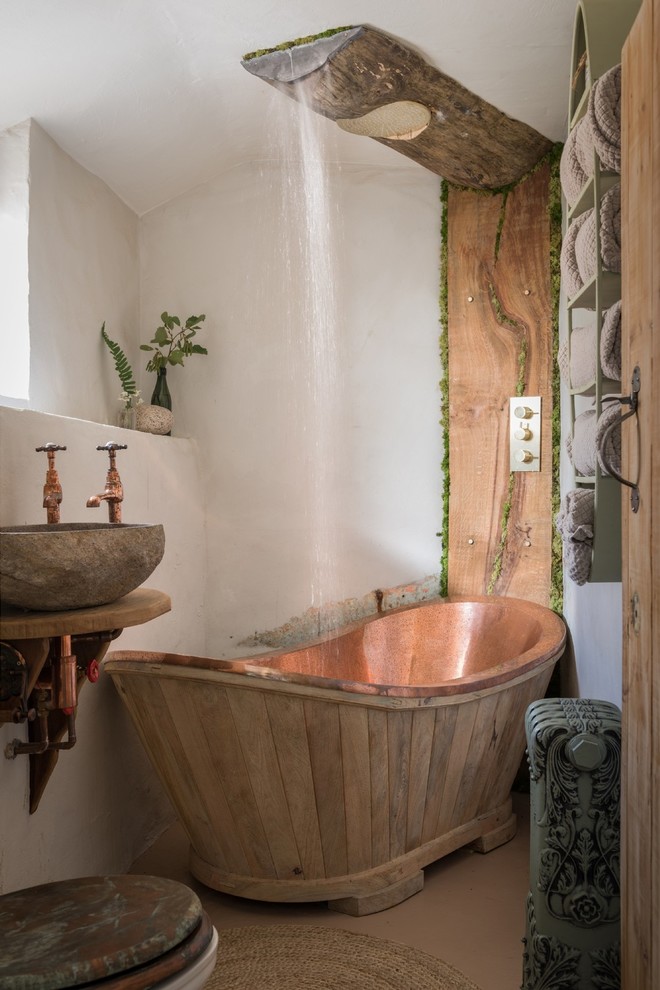 Photo of a bohemian bathroom in Cornwall.