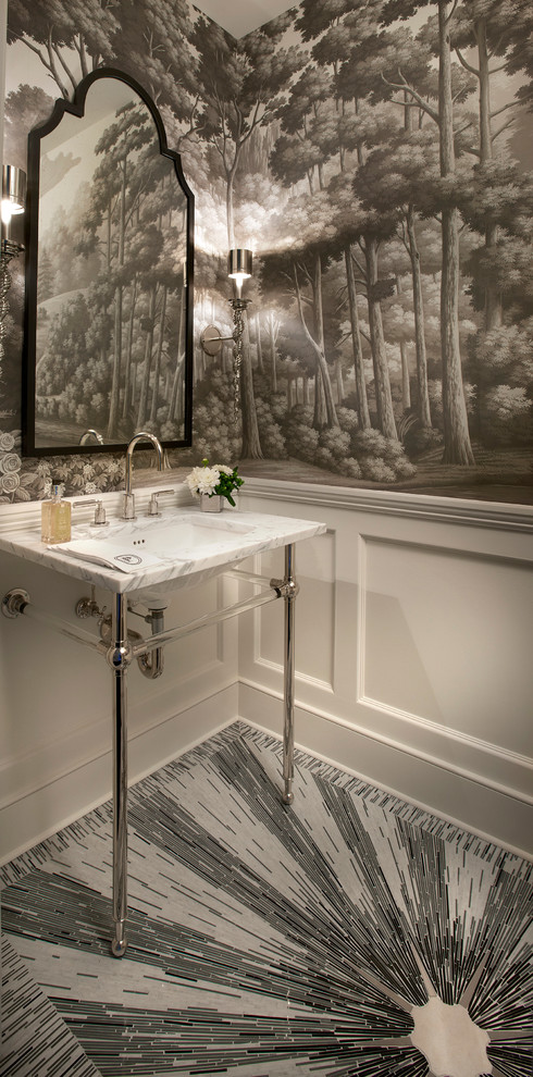 Пример оригинального дизайна: ванная комната в стиле неоклассика (современная классика) с консольной раковиной, разноцветными стенами и полом из мозаичной плитки