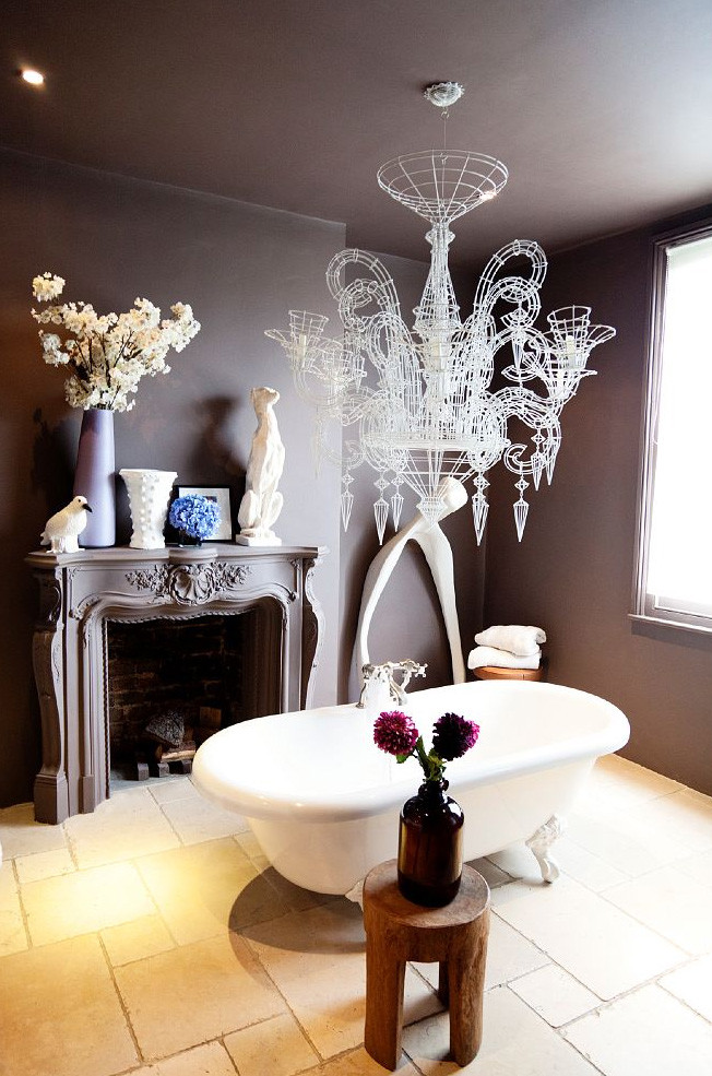 Example of an eclectic bathroom design in London