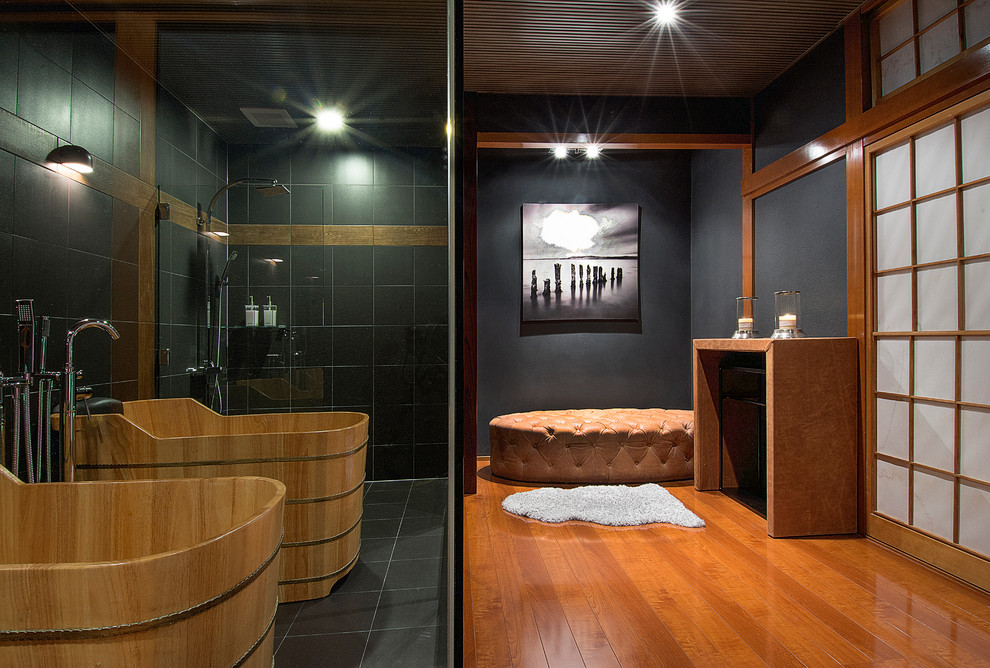 シンガポールにある和風のおしゃれな浴室の写真