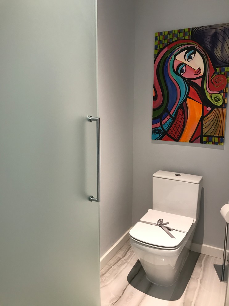 Example of a transitional bathroom design in Orlando