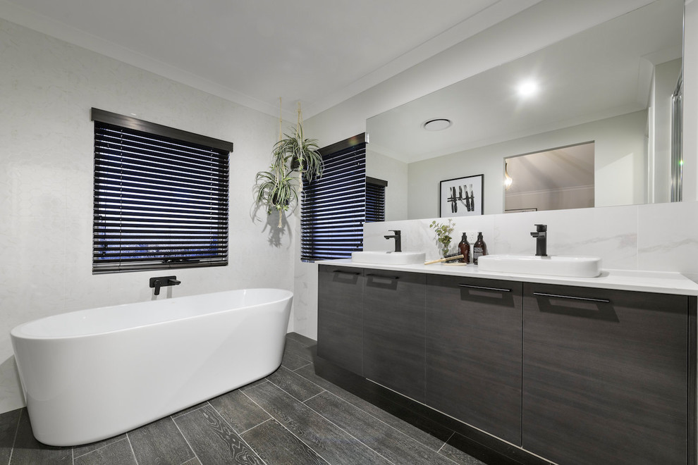 Freestanding bathtub - contemporary freestanding bathtub idea in Perth