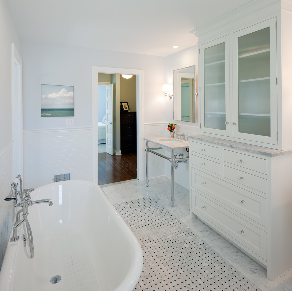 Inspiration for a classic bathroom in Grand Rapids.