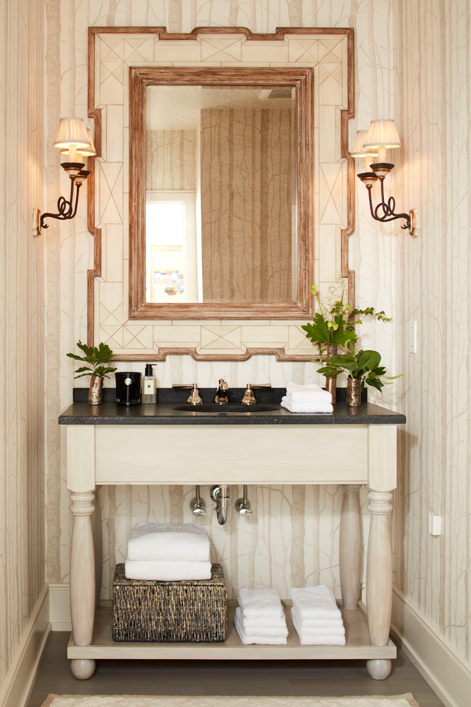 Inspiration för ett mellanstort vintage svart svart badrum med dusch, med möbel-liknande, beige skåp, beige väggar och ett undermonterad handfat