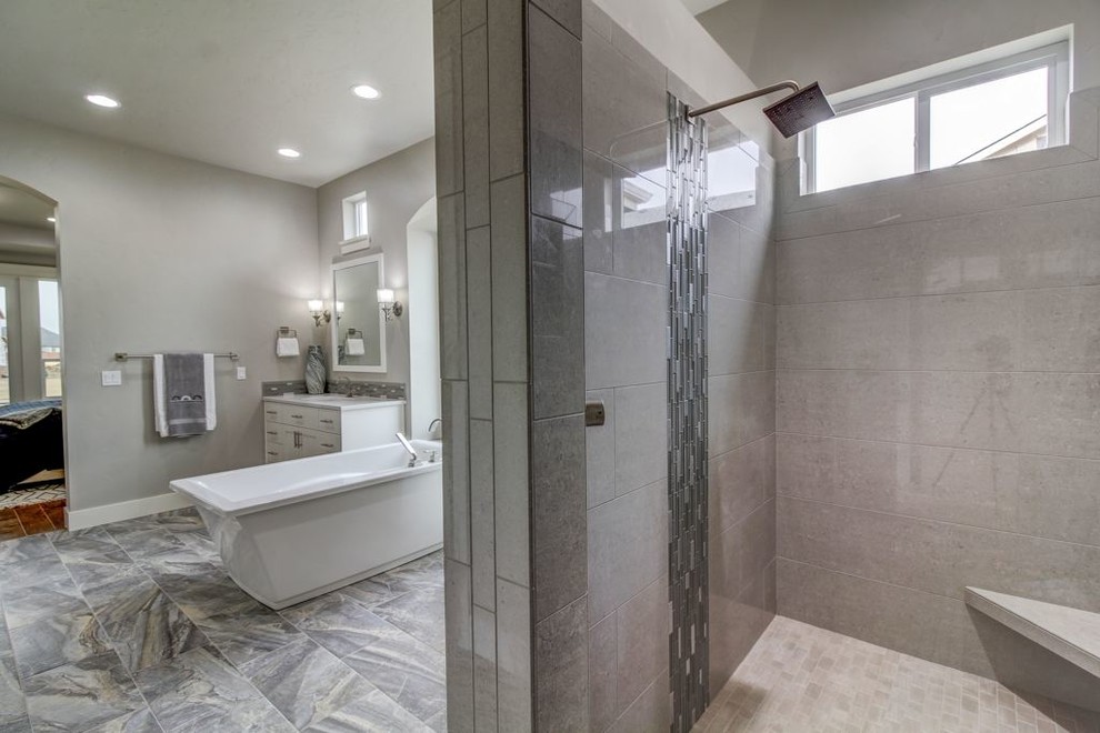 Example of a transitional bathroom design in Boise
