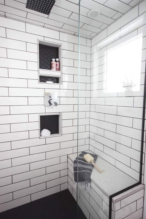 Imagen de cuarto de baño minimalista con baldosas y/o azulejos blancos