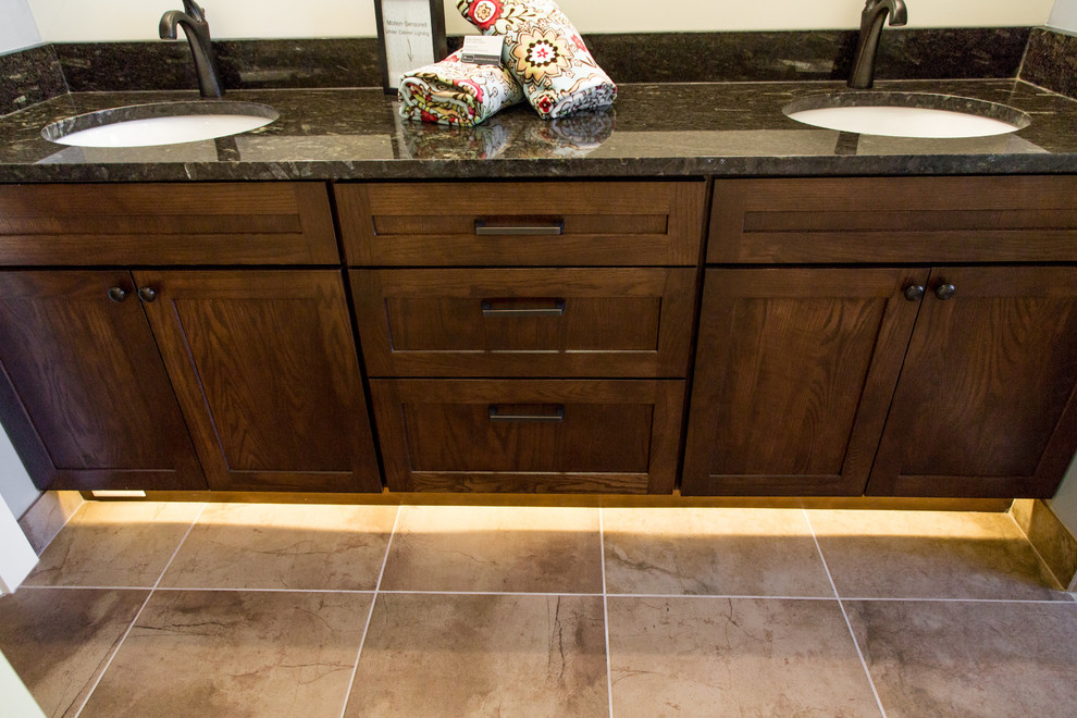 The Willow, a Custom Home by Hanson Homes, Inc. Bathroom Grand Rapids by Hanson Homes, Inc