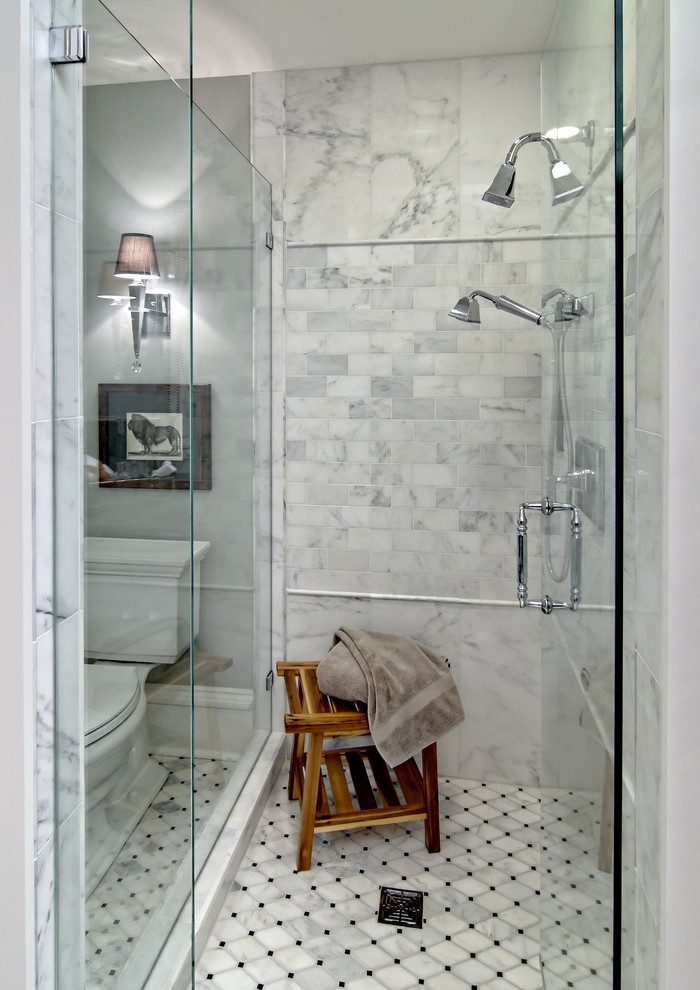 Idée de décoration pour une douche en alcôve tradition en bois foncé avec un carrelage blanc, un placard avec porte à panneau surélevé, un mur gris, un lavabo encastré et un plan de toilette en granite.