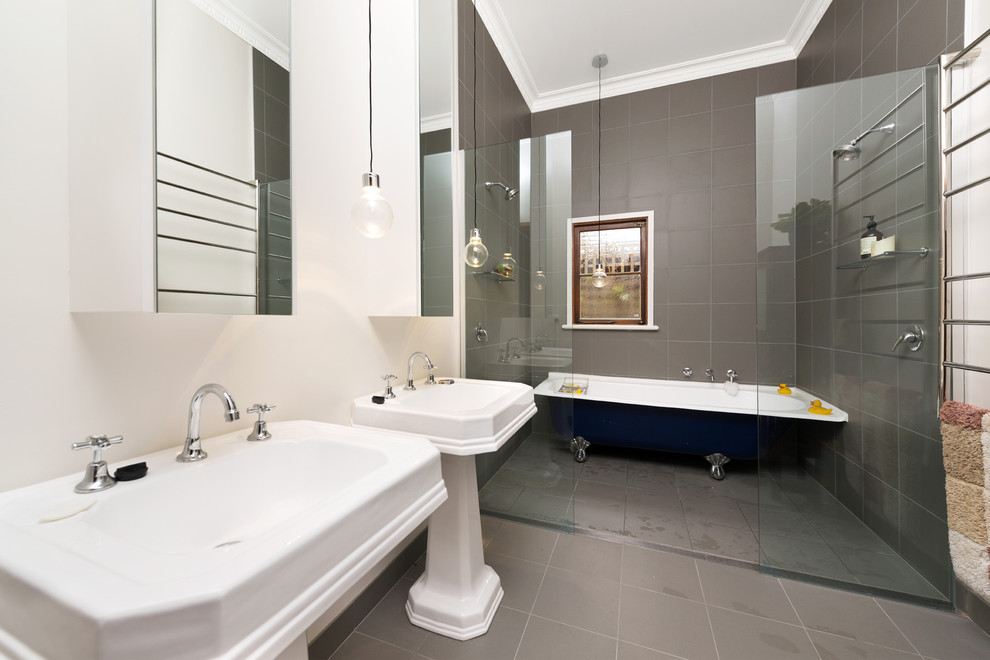 Example of a trendy bathroom design in Melbourne
