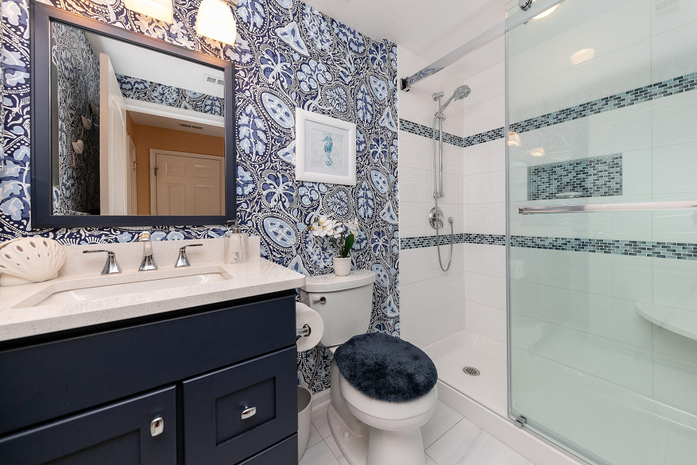 Inspiration pour une salle de bain design de taille moyenne avec un placard avec porte à panneau encastré, des portes de placard bleues, une douche double, un carrelage bleu, des carreaux de céramique, un mur multicolore, un sol en carrelage de céramique, un lavabo encastré, un plan de toilette en quartz, un sol blanc, une cabine de douche à porte coulissante et un plan de toilette blanc.