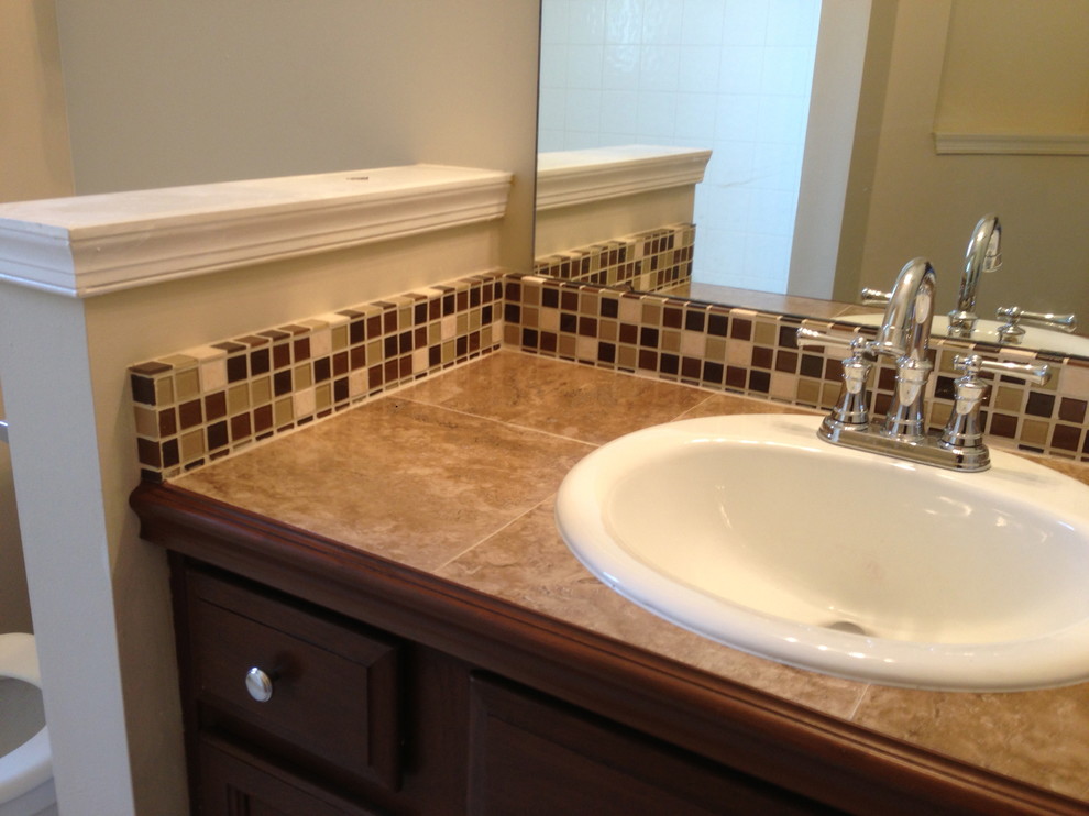Tile Countertop and Backsplash Klassisch Badezimmer Jacksonville