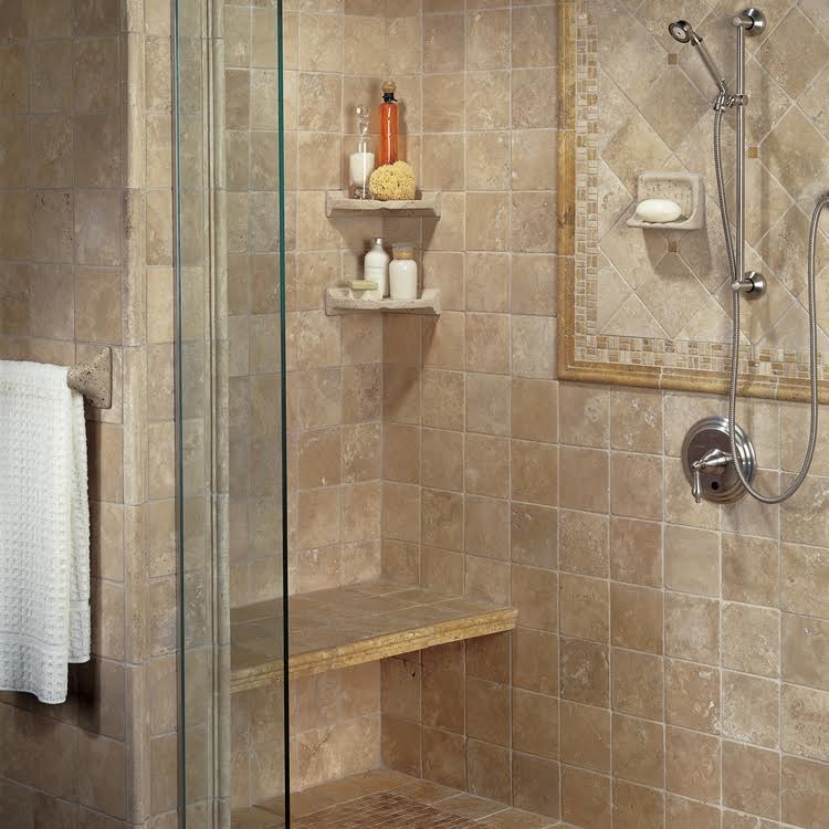 Inspiration pour une grande douche en alcôve principale traditionnelle avec un carrelage beige, un carrelage de pierre, un mur beige, un sol en travertin, un sol beige et une cabine de douche à porte battante.