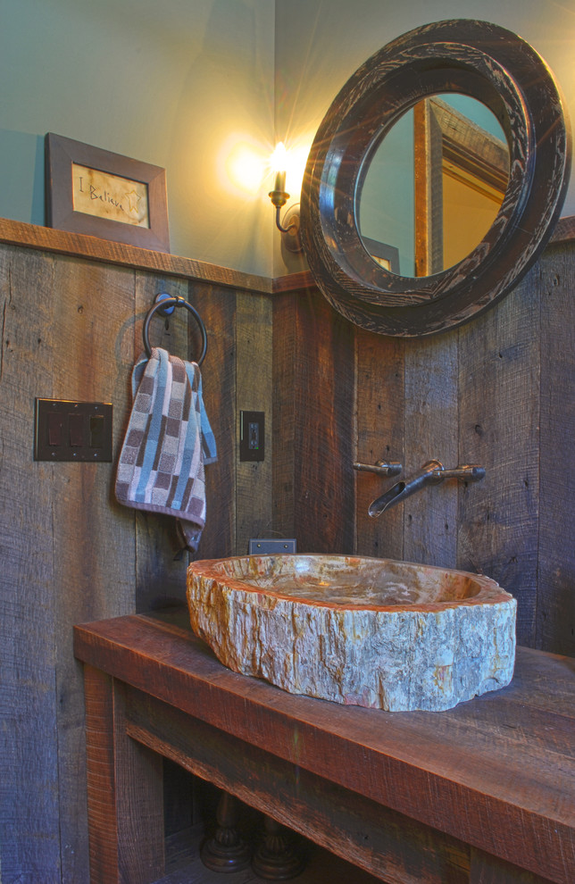 Rustic bathroom in Cleveland.