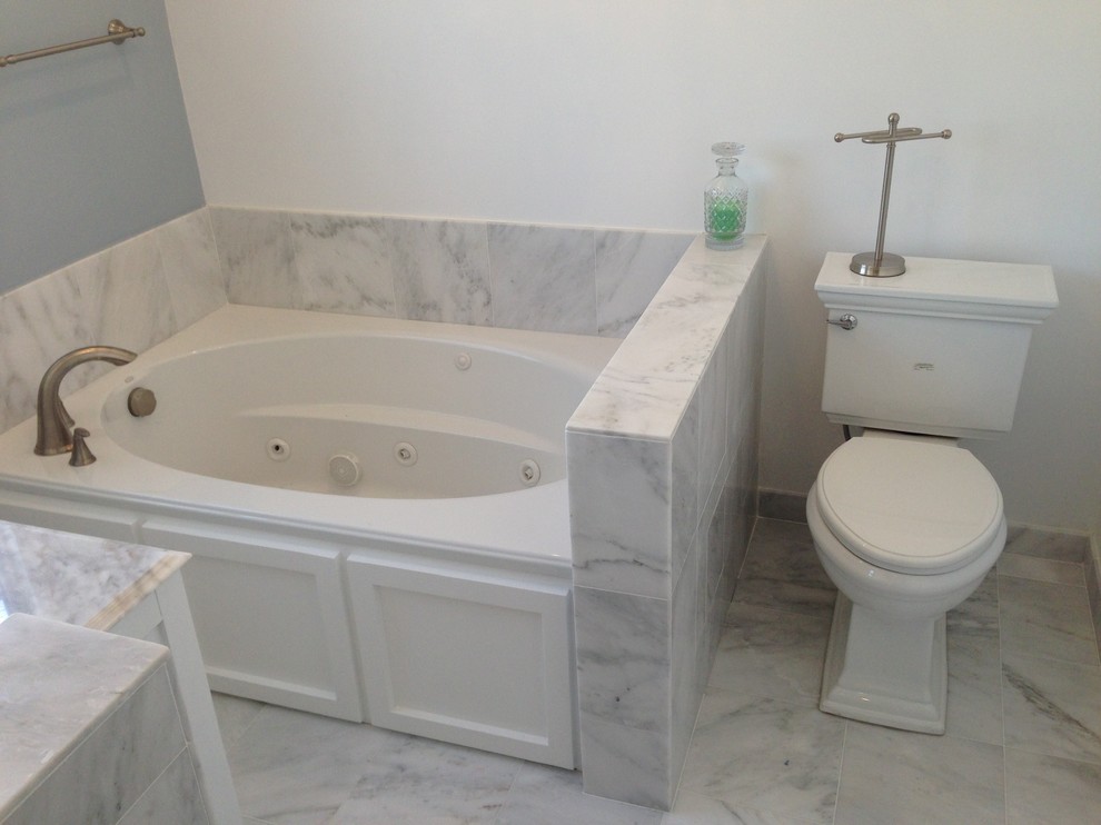 Bathroom - mid-sized modern bathroom idea in Los Angeles