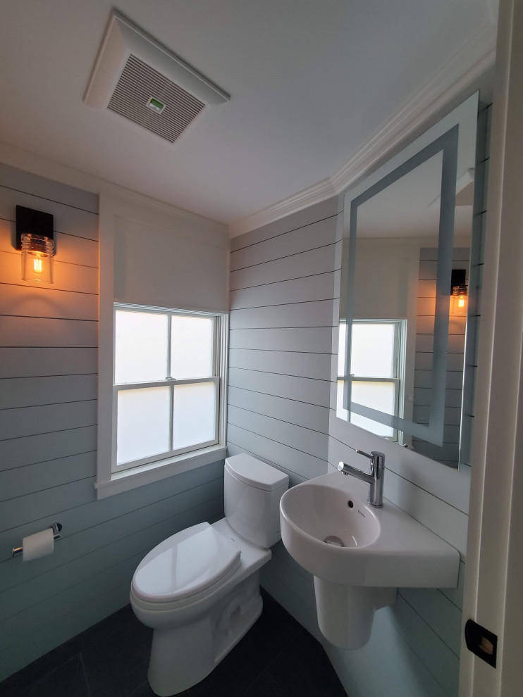 Idee per una stanza da bagno design con pareti in perlinato