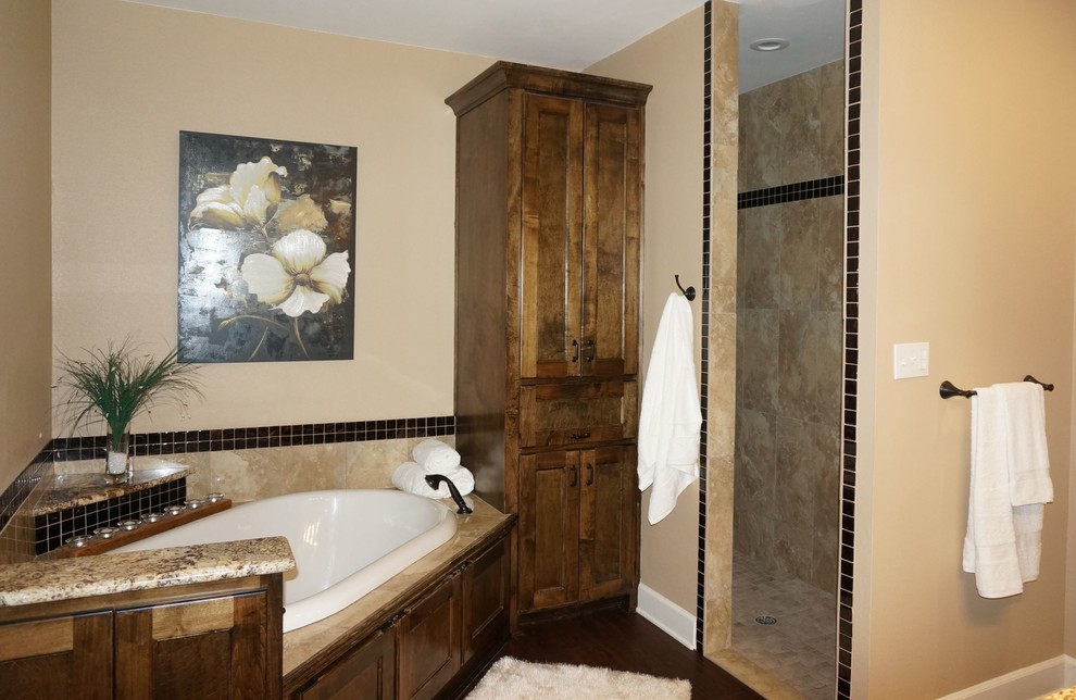 Example of a transitional bathroom design in Dallas