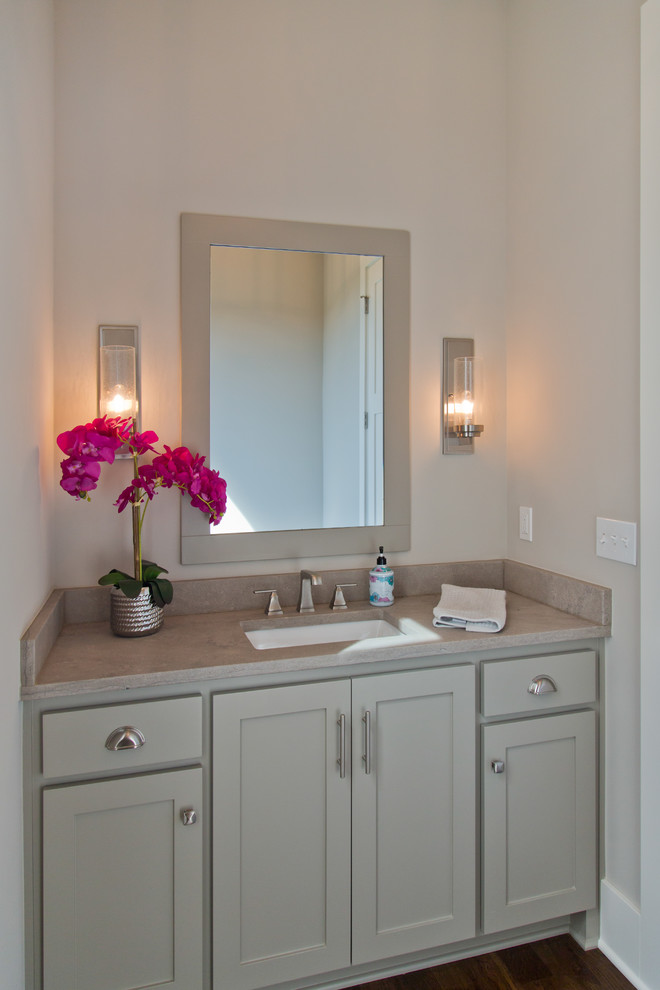 На фото: маленькая ванная комната в стиле модернизм с фасадами в стиле шейкер, серыми фасадами, серыми стенами, темным паркетным полом, душевой кабиной, врезной раковиной, коричневым полом и серой столешницей для на участке и в саду