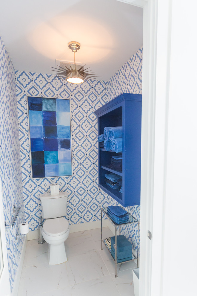 Example of a large beach style master multicolored tile and mosaic tile porcelain tile and white floor bathroom design with shaker cabinets, white cabinets, a two-piece toilet, multicolored walls, an undermount sink and quartz countertops