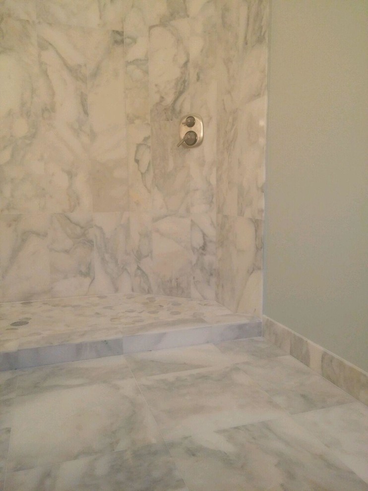 Large contemporary ensuite bathroom in Other with a one-piece toilet, white tiles, mosaic tiles, grey walls and marble flooring.