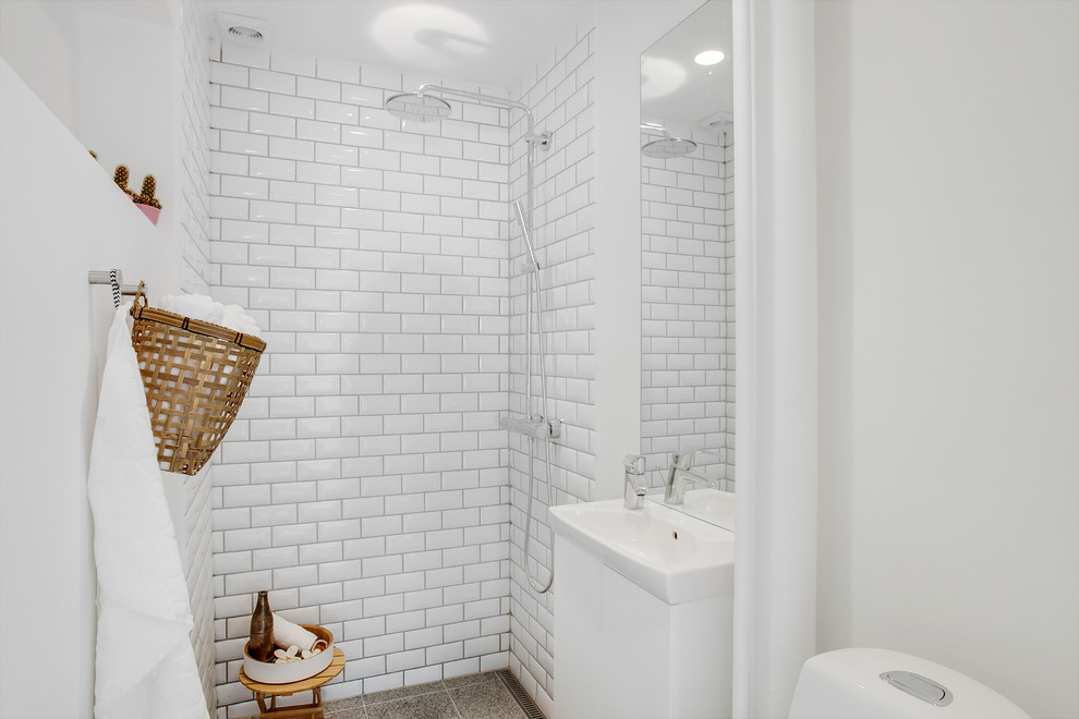 コペンハーゲンにある北欧スタイルのおしゃれな浴室の写真