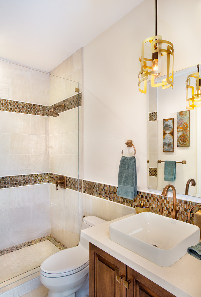 Esempio di una piccola stanza da bagno con doccia chic con ante con bugna sagomata, ante marroni, piastrelle multicolore, piastrelle di vetro e top in quarzo composito