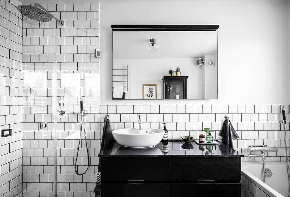 Idéer för stora skandinaviska svart en-suite badrum, med möbel-liknande, skåp i mörkt trä, en öppen dusch, en vägghängd toalettstol, vit kakel, keramikplattor, vita väggar, cementgolv, granitbänkskiva, flerfärgat golv och med dusch som är öppen