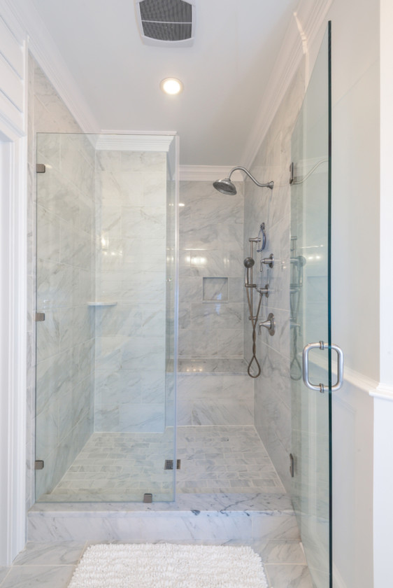 This is an example of a contemporary bathroom in Charleston.