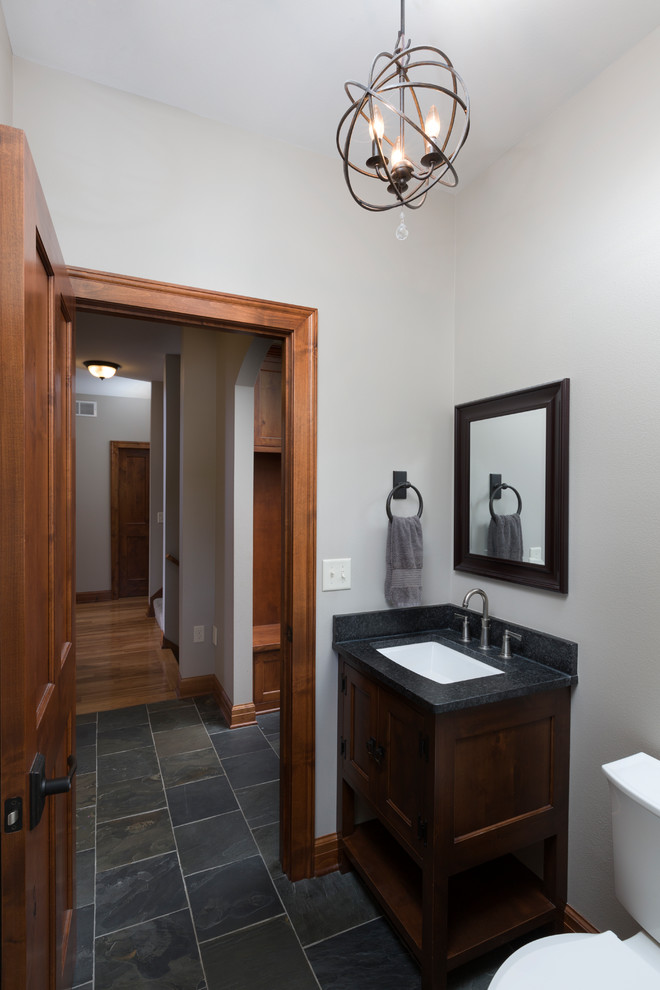 Идея дизайна: большая главная ванная комната в стиле кантри с плоскими фасадами, серой плиткой, керамической плиткой, полом из керамической плитки, врезной раковиной, серым полом, темными деревянными фасадами, серыми стенами, столешницей из гранита и черной столешницей