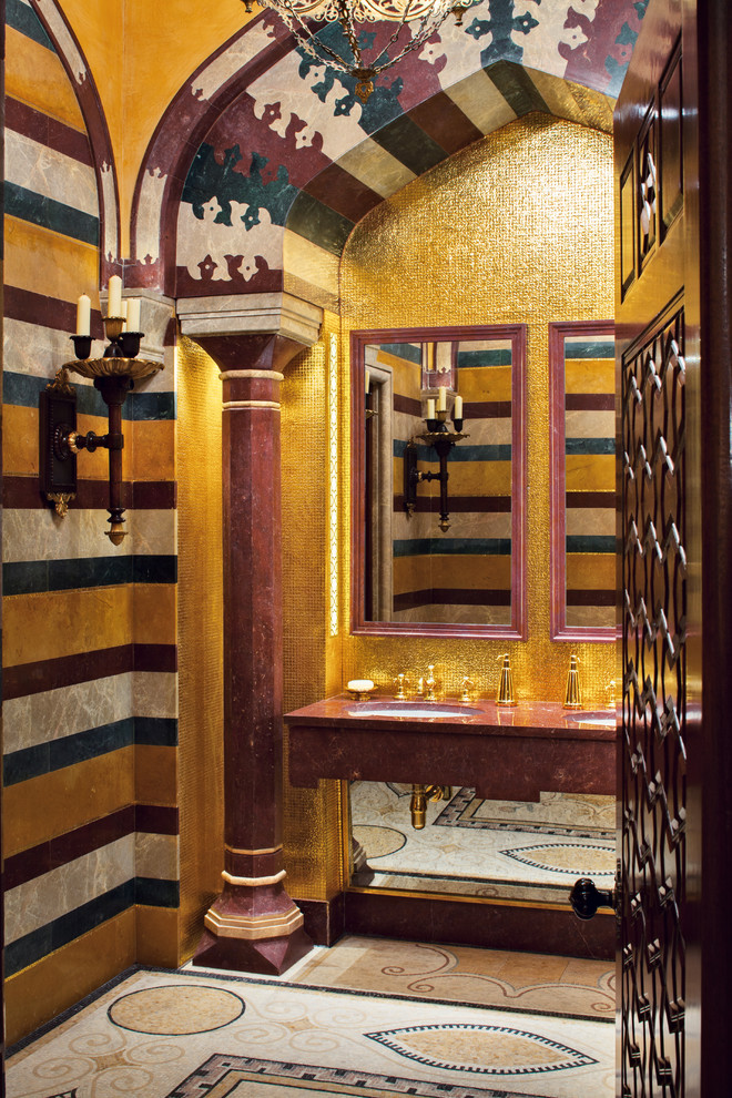 Idee per una stanza da bagno mediterranea con lavabo sottopiano e pareti multicolore