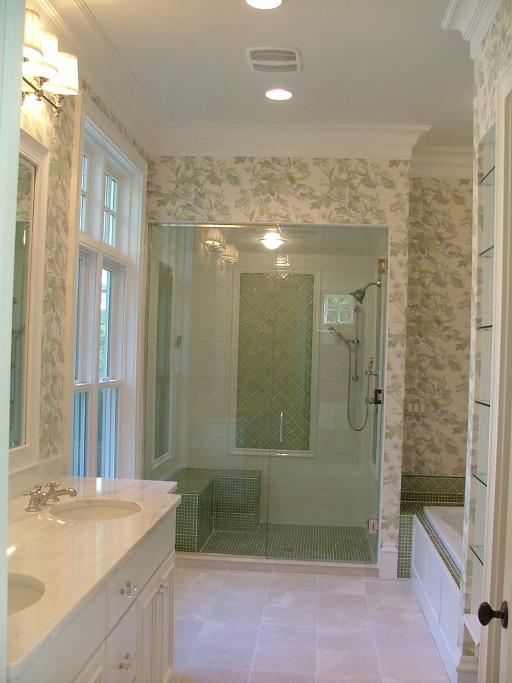 デトロイトにあるトラディショナルスタイルのおしゃれな浴室の写真