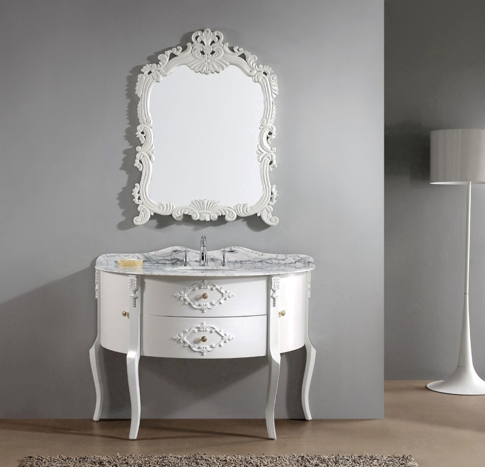 Idéer för att renovera ett vintage badrum, med möbel-liknande, vita skåp och marmorbänkskiva