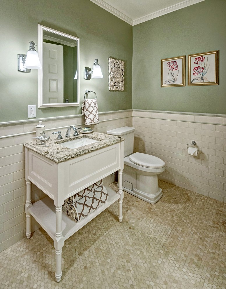 Inspiration pour une petite salle de bain principale traditionnelle avec un lavabo encastré, un placard en trompe-l'oeil, une baignoire indépendante, un combiné douche/baignoire, WC séparés, un carrelage blanc, un carrelage métro, un mur vert, un sol en travertin et des portes de placard blanches.