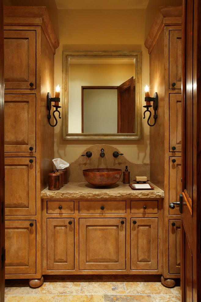 Источник вдохновения для домашнего уюта: ванная комната в классическом стиле с настольной раковиной