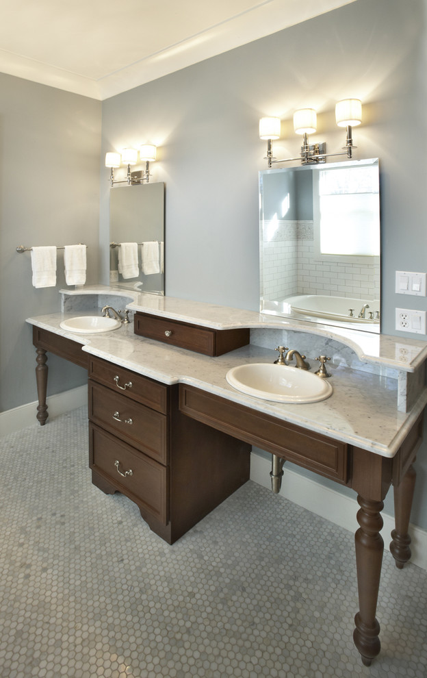 Inspiration for a timeless bathroom remodel in Chicago