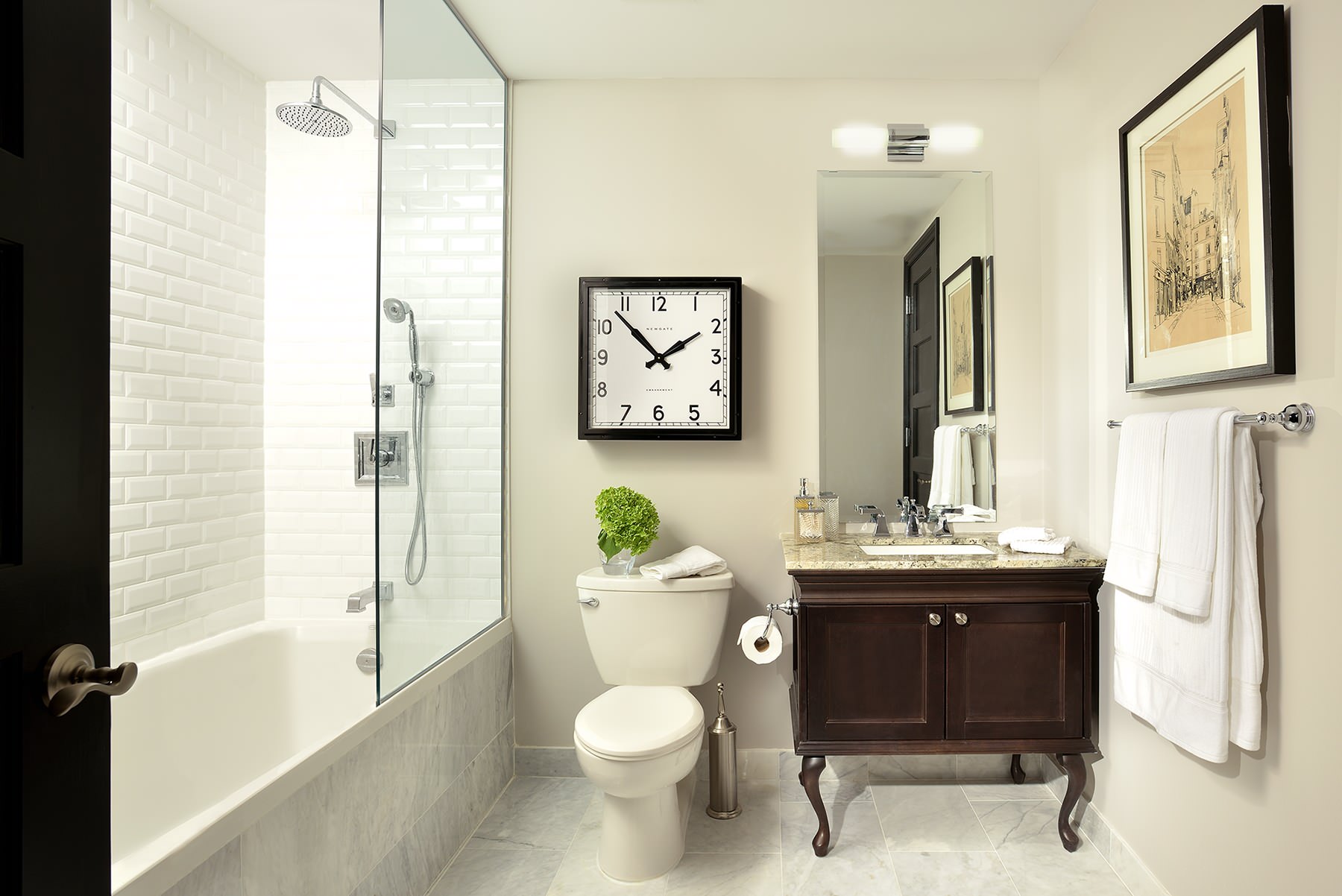 Creative Ways to Hang a Clock on a Wall | Houzz UK