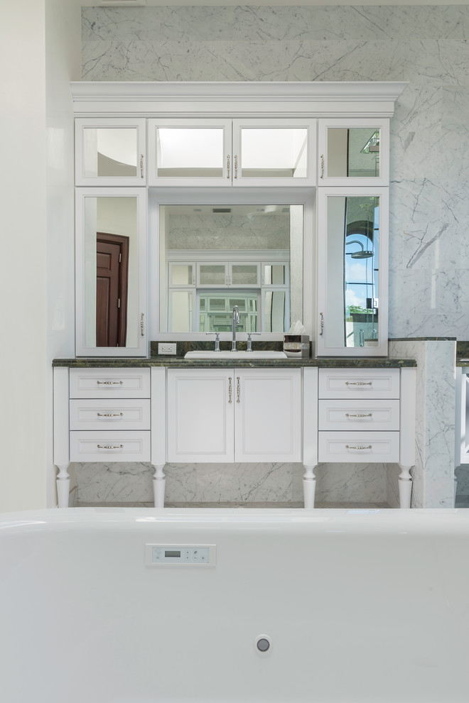 Inspiration for a timeless bathroom remodel in Miami